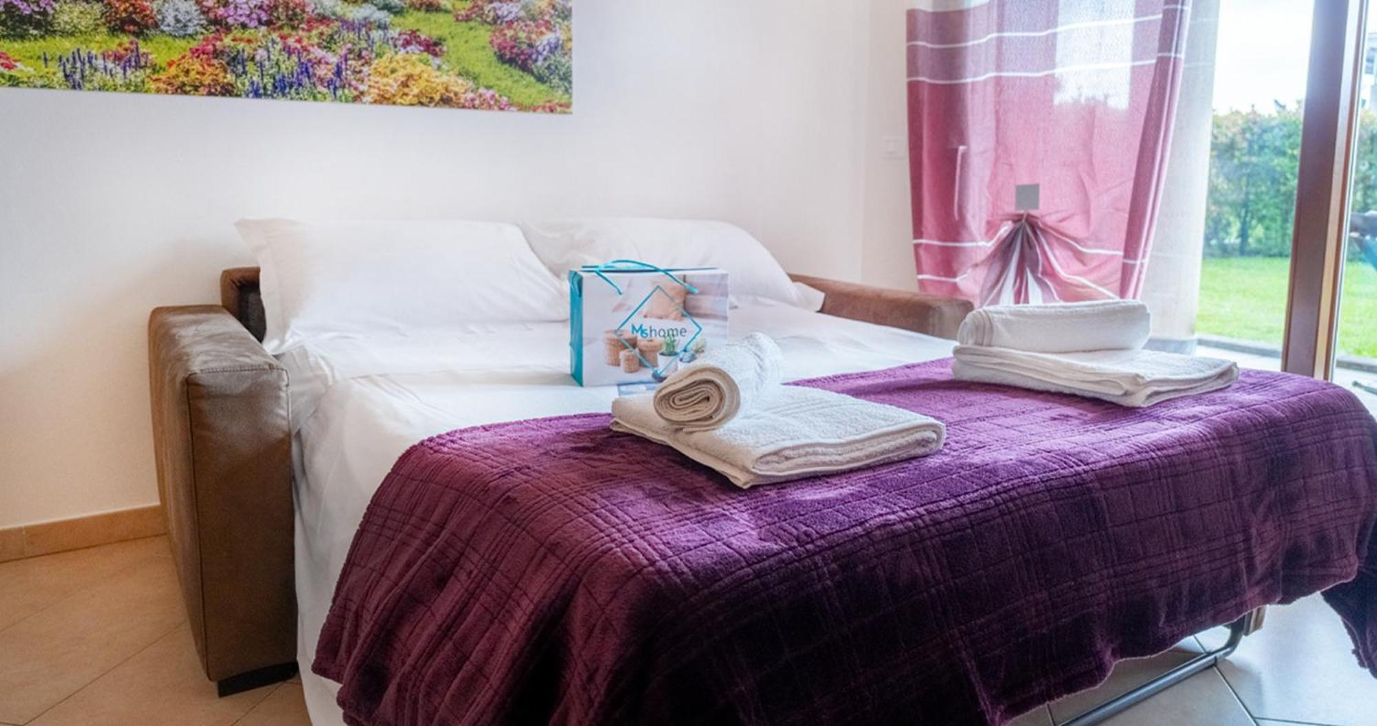 Oleandro Apartment - Featuring A Private Garden And Access To 5 Pools Desenzano del Garda Eksteriør bilde