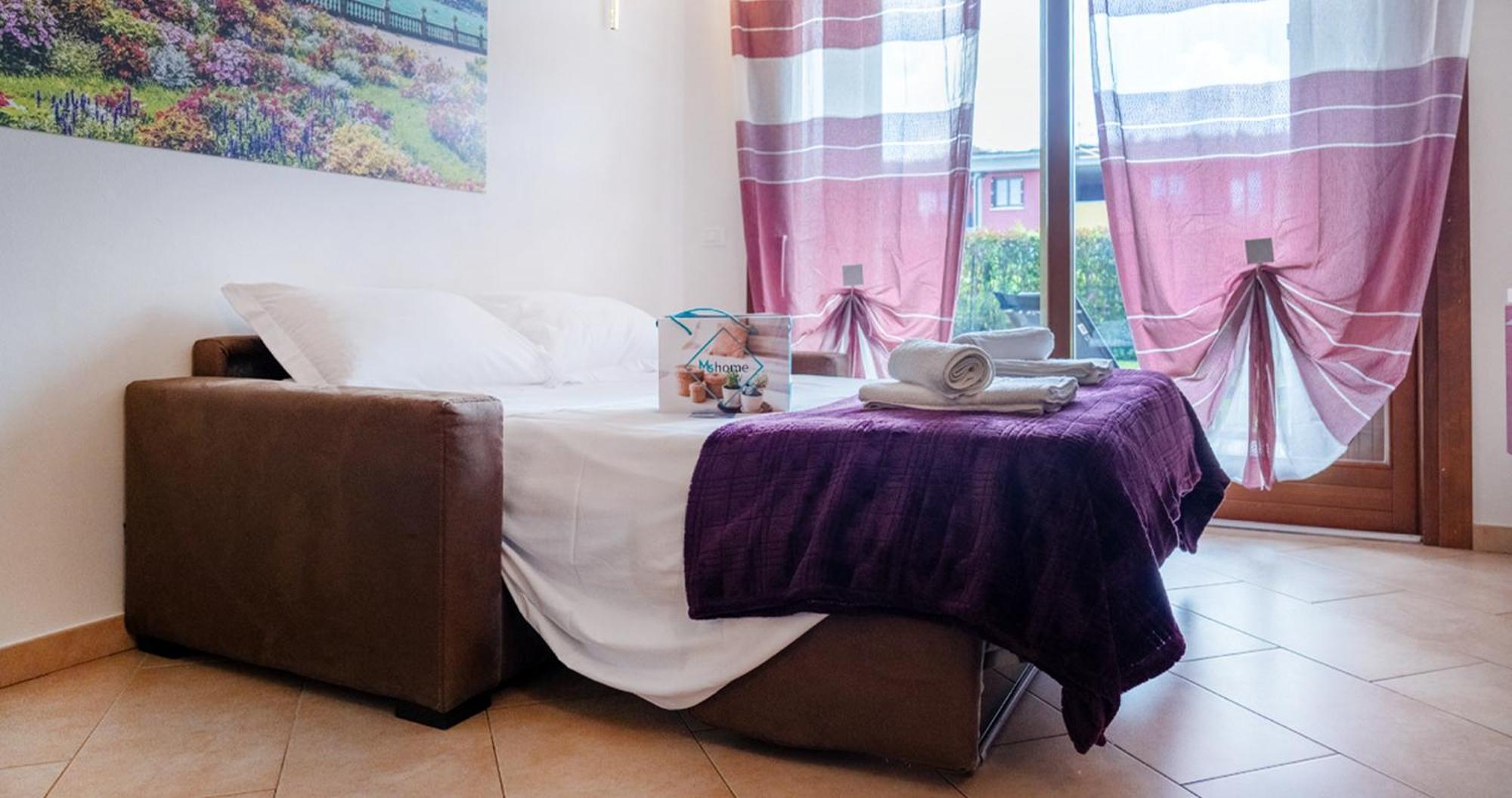 Oleandro Apartment - Featuring A Private Garden And Access To 5 Pools Desenzano del Garda Eksteriør bilde