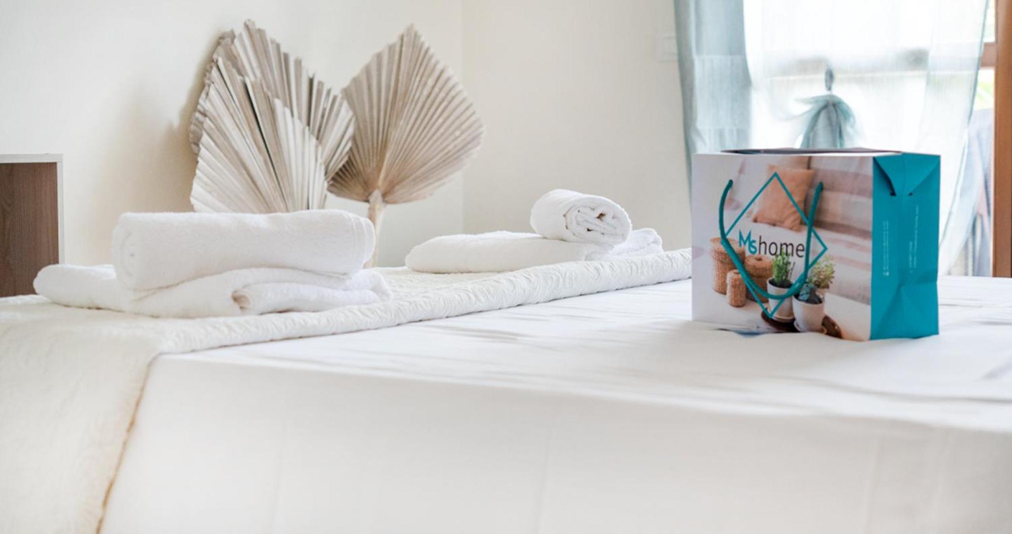 Oleandro Apartment - Featuring A Private Garden And Access To 5 Pools Desenzano del Garda Eksteriør bilde